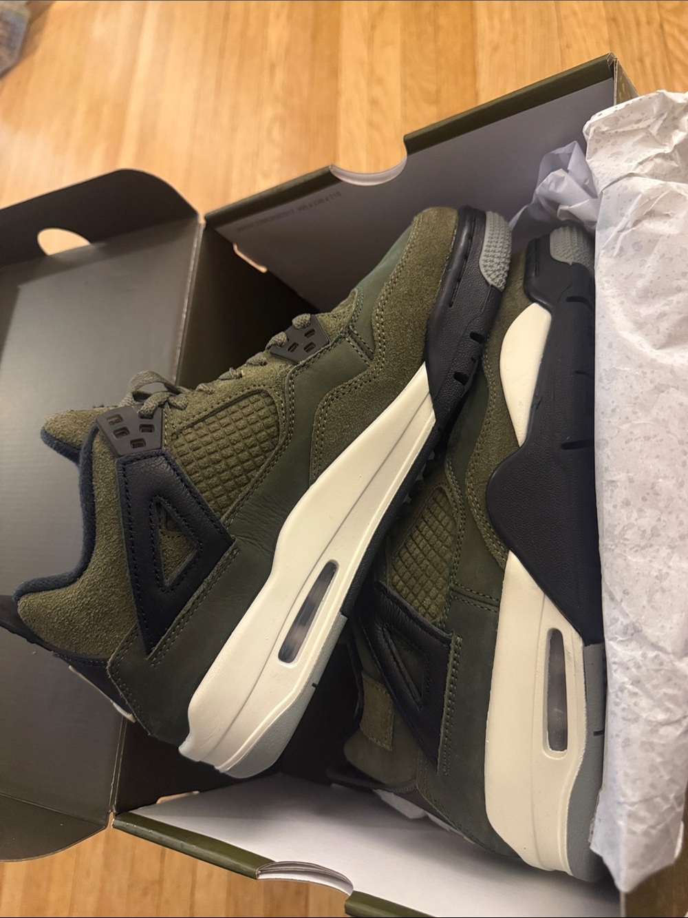 Air Jordan 4 Retro SE Craft 'Medium Olive' (SKU: FB9927-200)